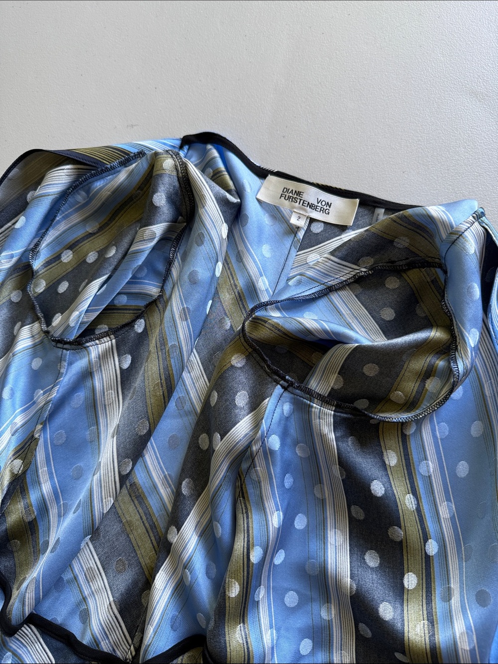 Diane Von Furstenberg 100% Silk Wrap Mini Dress Size 2 - Picture 9 of 17